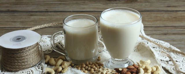 用牛奶可以做什么吃的简单方便（怎么用牛奶做食物简单）