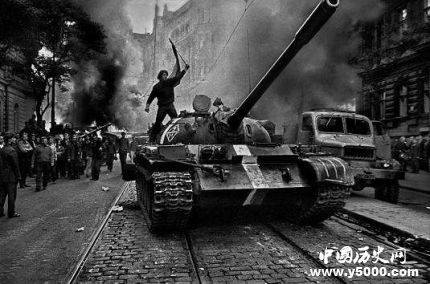 布拉格之春事件（捷克斯洛伐克爆发的一场政治民主运动）