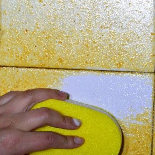 清洁厨房瓷砖污垢的好办法(怎么清洁厨房瓷砖)