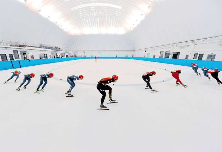 速度滑冰运动的赛道为多少米(速度滑冰的赛道长度为多少米)