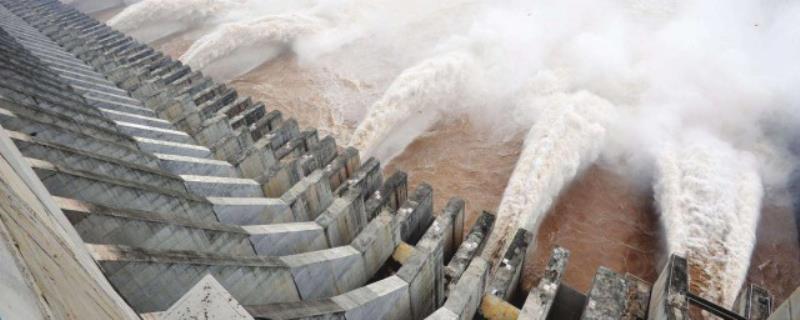三峡大坝泄洪孔有几个
